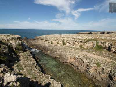 ...vista dall�alto assume i tratti di una vera e propria piscina dall�acqua trasparente